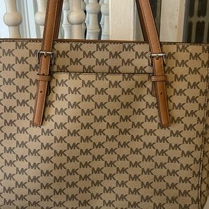 Michael Kors purse in excellent condition